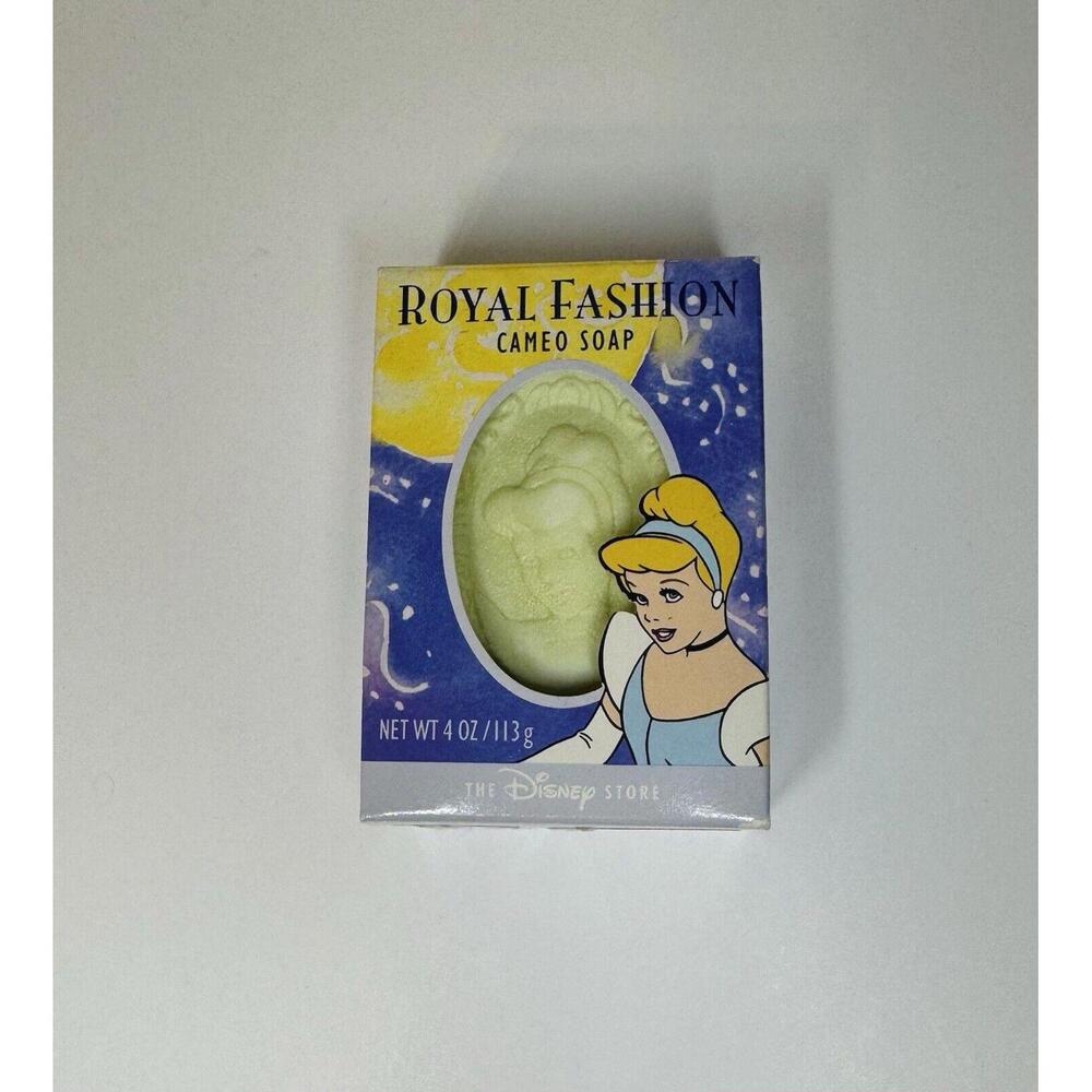 RARE Vintage 1996 Cinderella The Disney Store Cameo Royal Fashion Soap Gryphon
